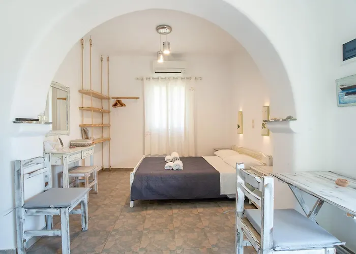 Retreats 3 Paros Isterni (Paros)